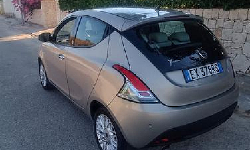 Lancia Ypsilon 1.2 6...