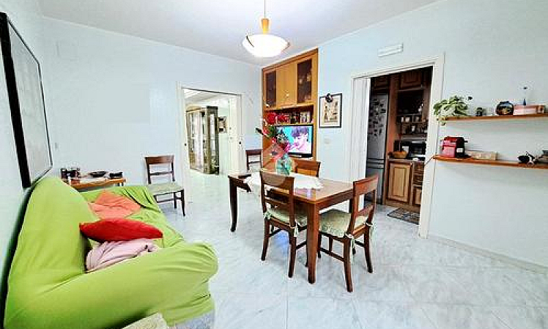 3 Locali A Barletta...