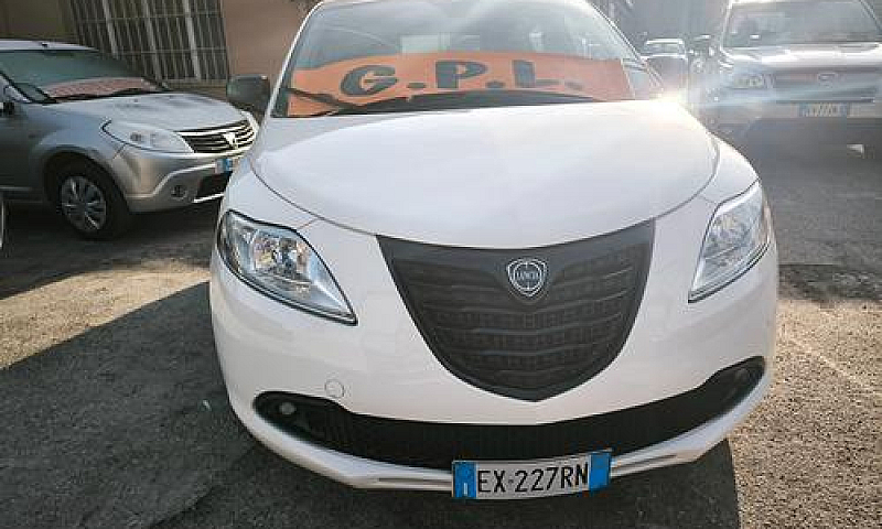 Lancia Ypsilon 1.2 6...