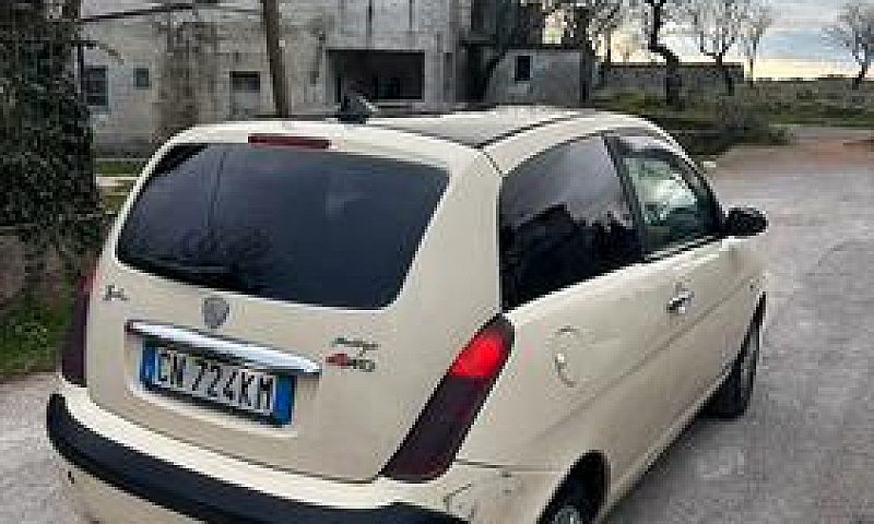 Lancia Y...