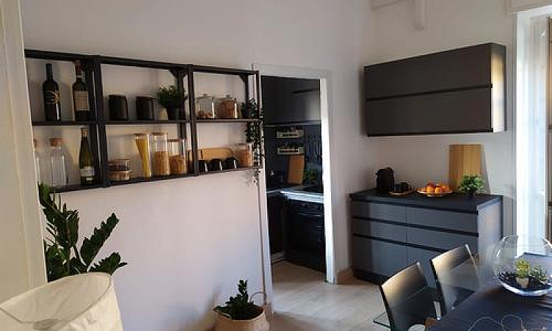 Sassari, Via Napoli ...