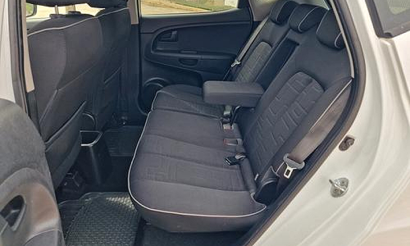 Kia Venga 1.4 Crdi 9...