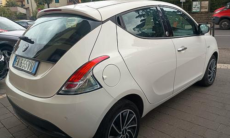Lancia Ypsilon 1.2 6...