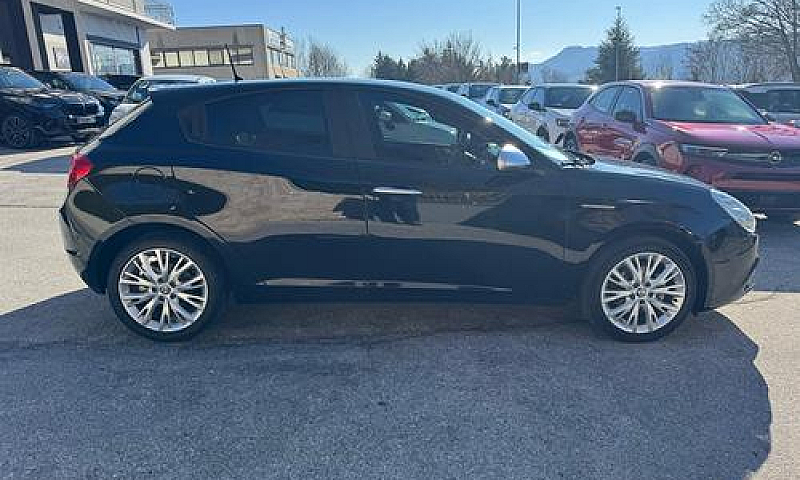 Alfa Romeo Giulietta...
