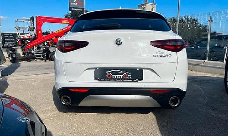 Alfa Romeo Stelvio 2...