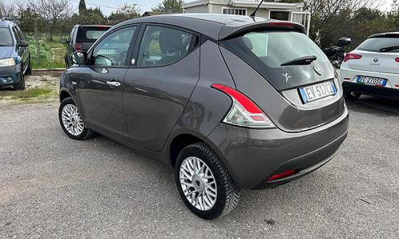 Lancia Ypsilon 0.9 T...