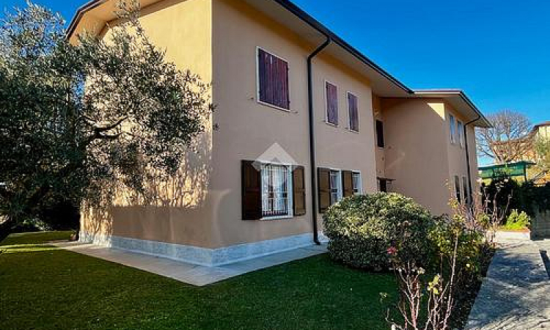 3 Locali A Bardolino...