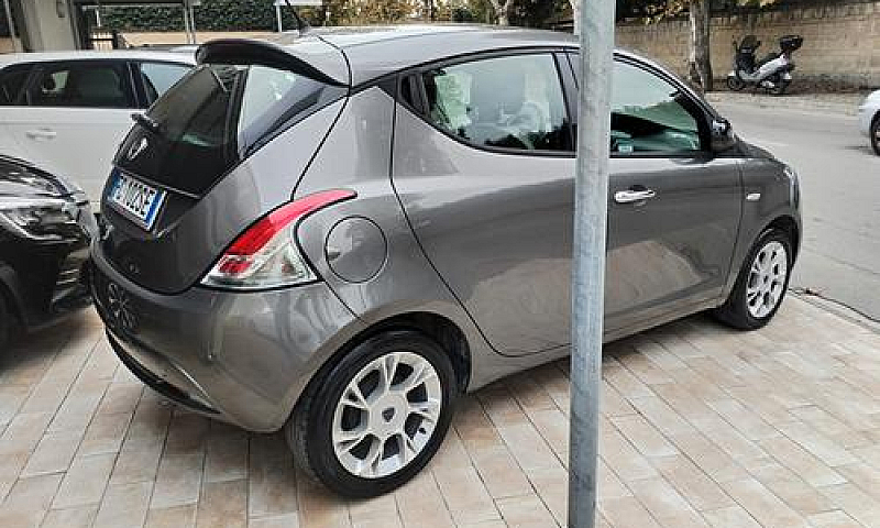 Lancia Ypsilon 1.3 M...