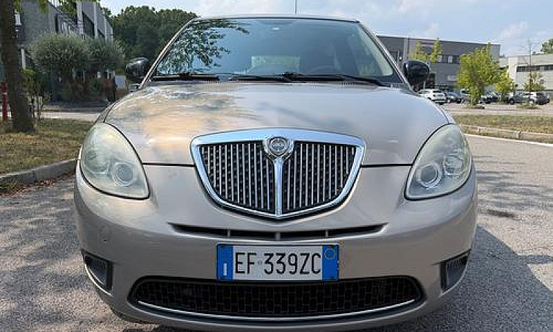 Lancia Ypsilon 1.2 6...