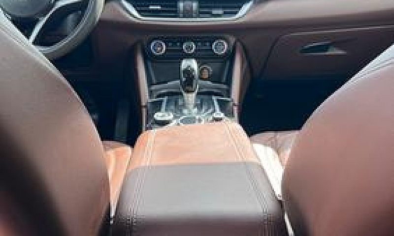 Alfa Romeo Stelvio 2...