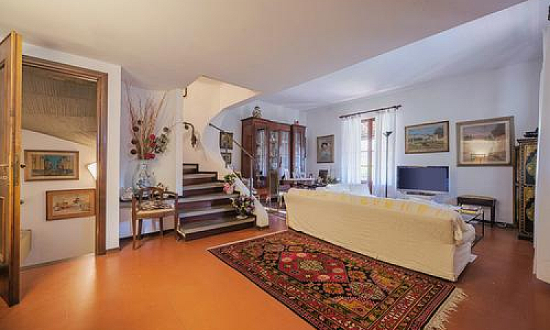 Porzione Di Casa A C...