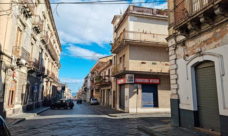 Giarre(Corso Italia)...