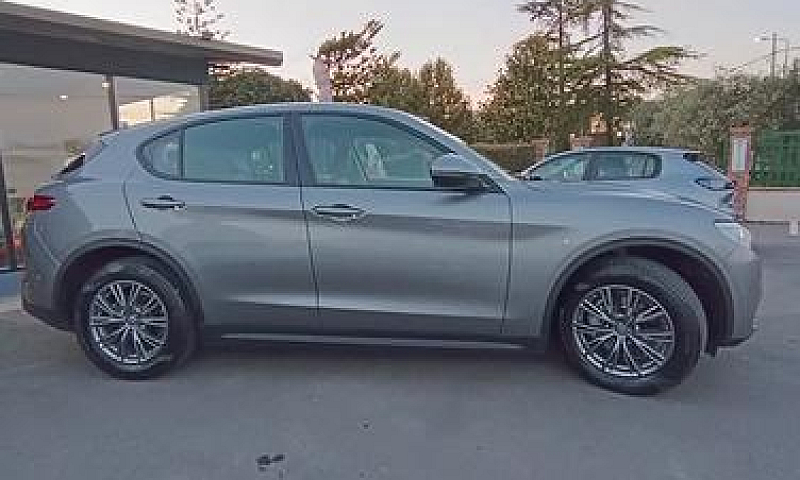 Alfa Romeo Stelvio 2...