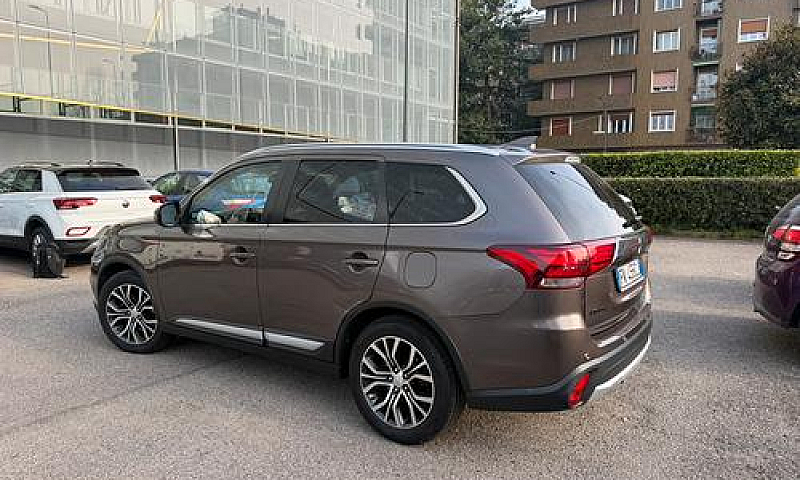 Mitsubishi Outlander...