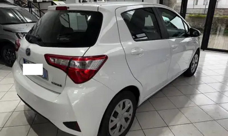 Toyota Yaris 1.5 Hyb...