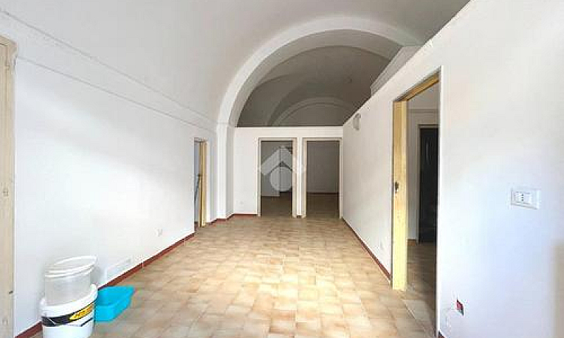 3 Locali A Canosa Di...