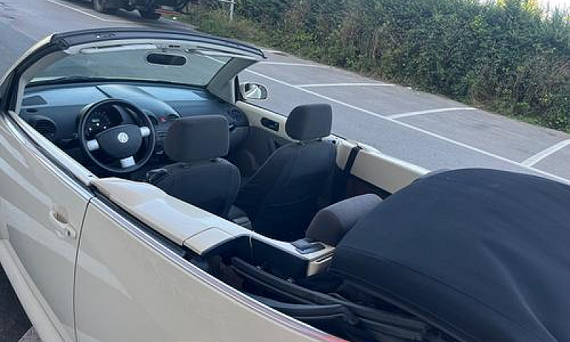 Volkswagen New Beetl...