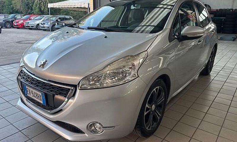 Peugeot 208 1° Serie...