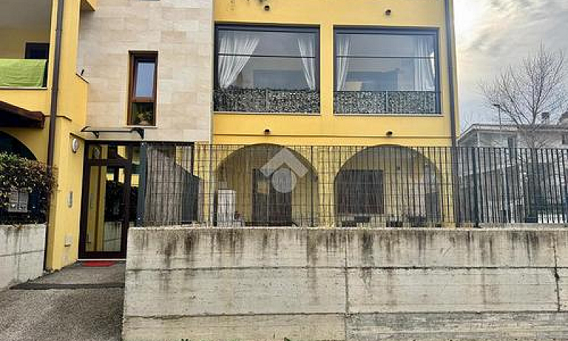3 Locali A Orte...
