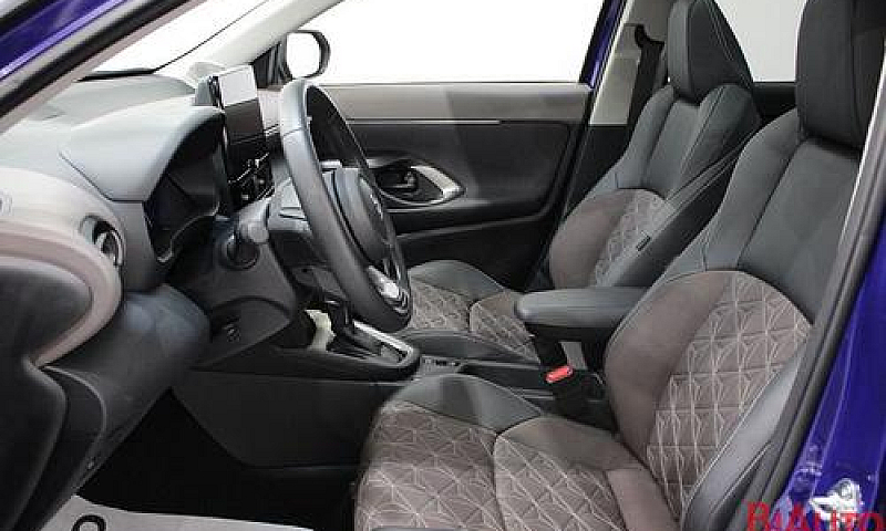 Toyota Yaris Cross 1...