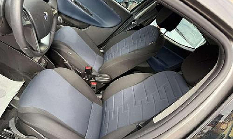Lancia Ypsilon Hybri...