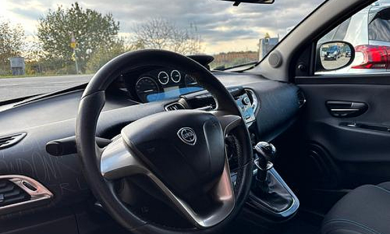 Lancia Ypsilon 1.2 G...