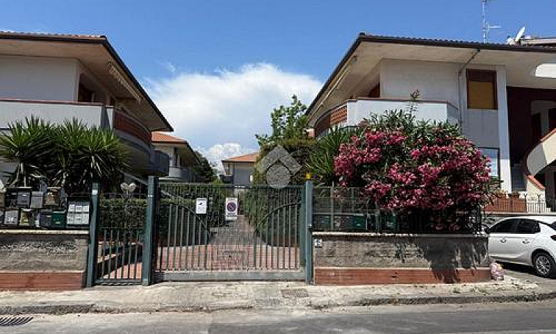 2 Locali A Riposto...