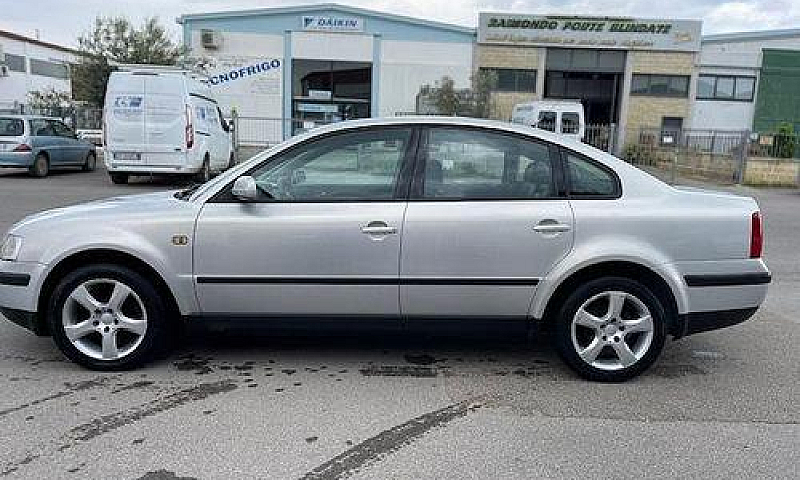 Volkswagen - Passat...