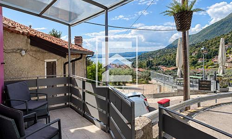 Porzione Di Casa - T...