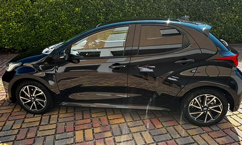Toyota Yaris Hybrid ...