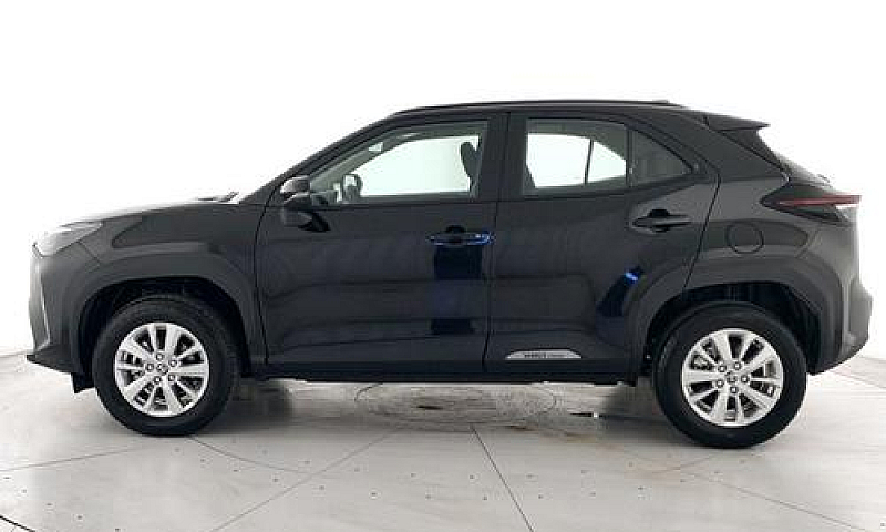 Toyota Yaris Cross 1...