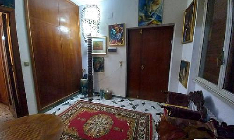 Viale Campania: Ampi...