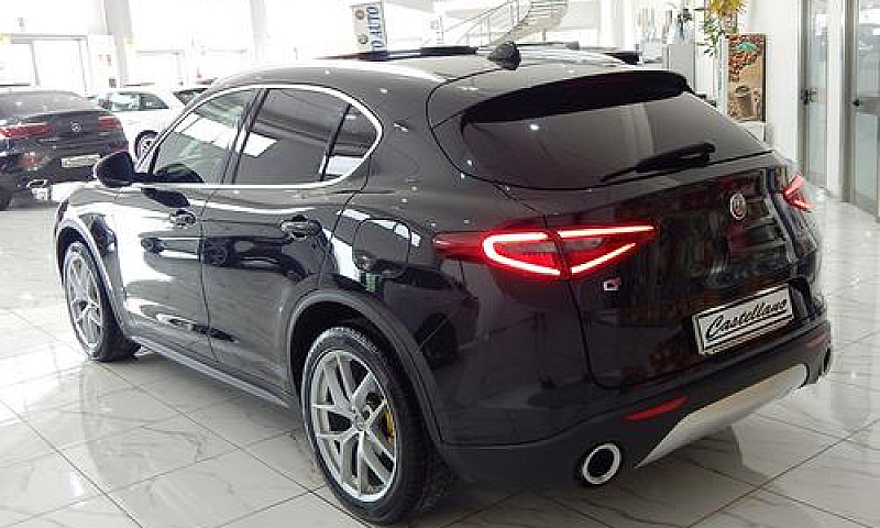Alfa Romeo Stelvio 2...