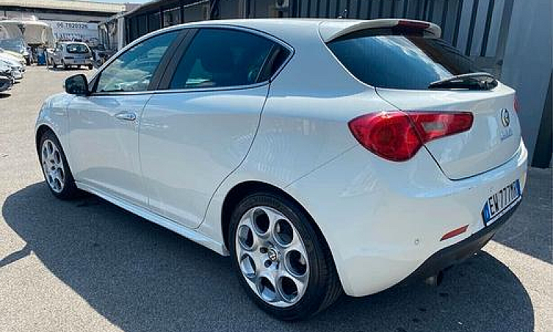 Alfa Romeo Giulietta...
