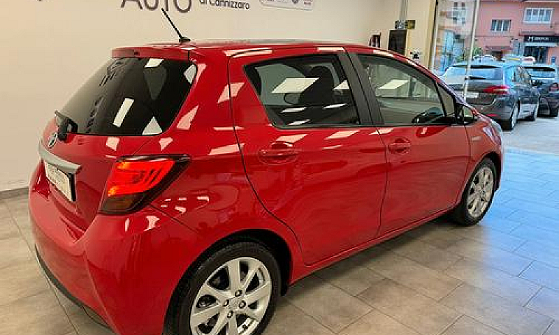 Toyota Yaris 1.5 Hyb...