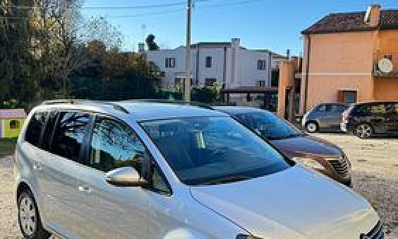 Volkswagen Touran...