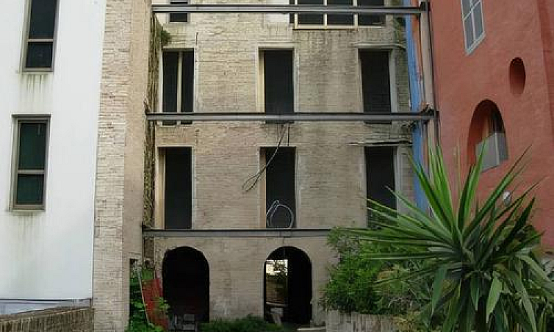 Edifici In Corso Di ...