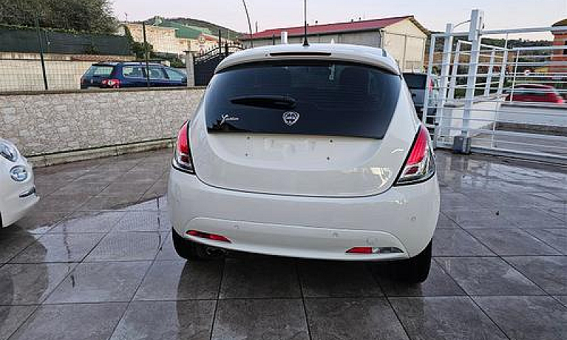 Lancia Ypsilon 1.2 6...
