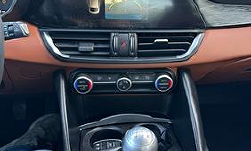 Alfa Romeo Giulia 2....