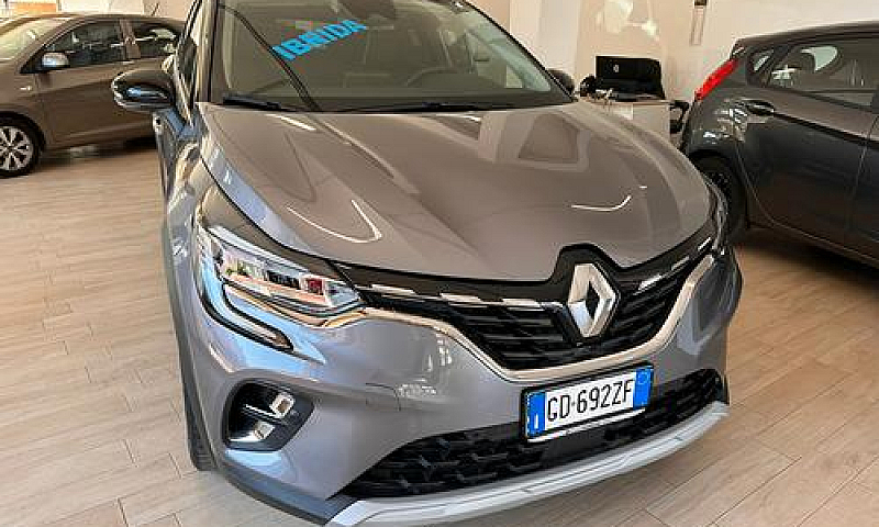 Renault Captur Plug-...
