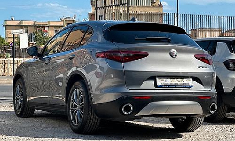 Alfa Romeo Stelvio 2...