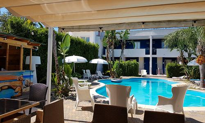 Residence Con Piscin...