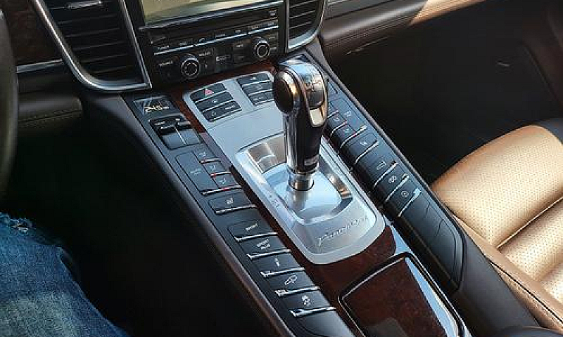 Porsche Panamera Tur...