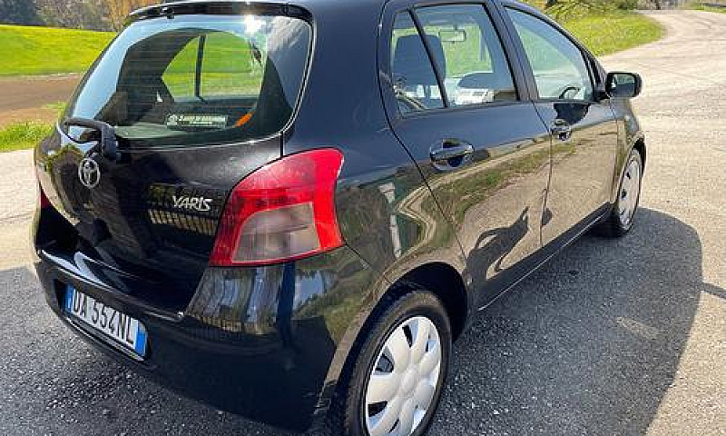 Toyota Yaris 1.3 5 P...