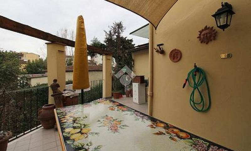 4 Locali A Firenze...