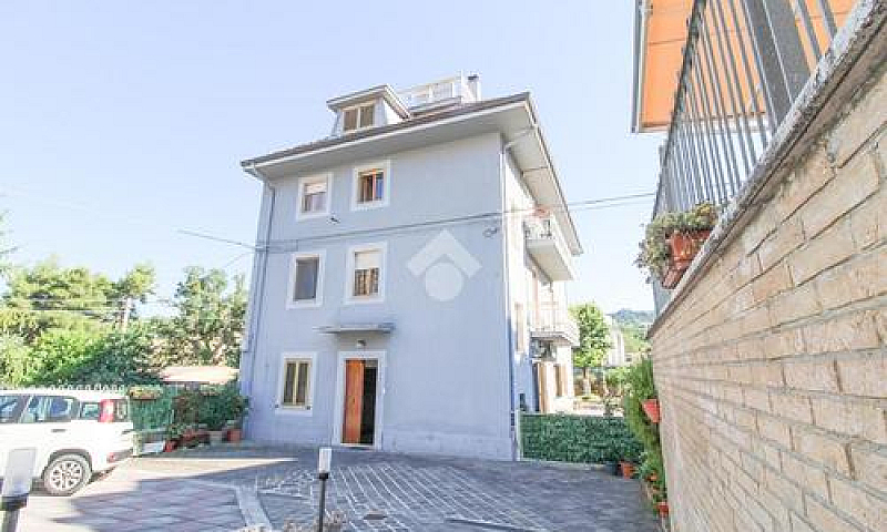 3 Locali A San Bened...