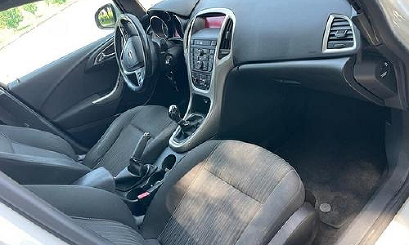 Opel Astra 1.4 Turbo...