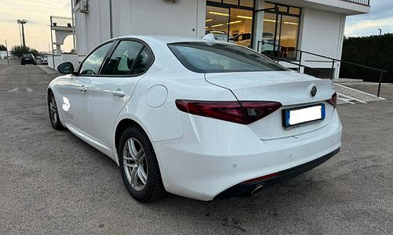 Alfa Romeo Giulia Da...