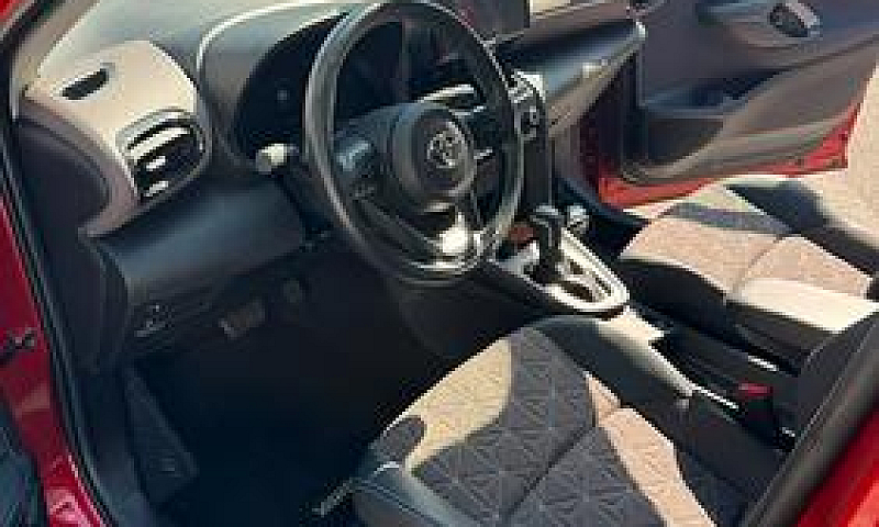 Toyota Yaris Cross...