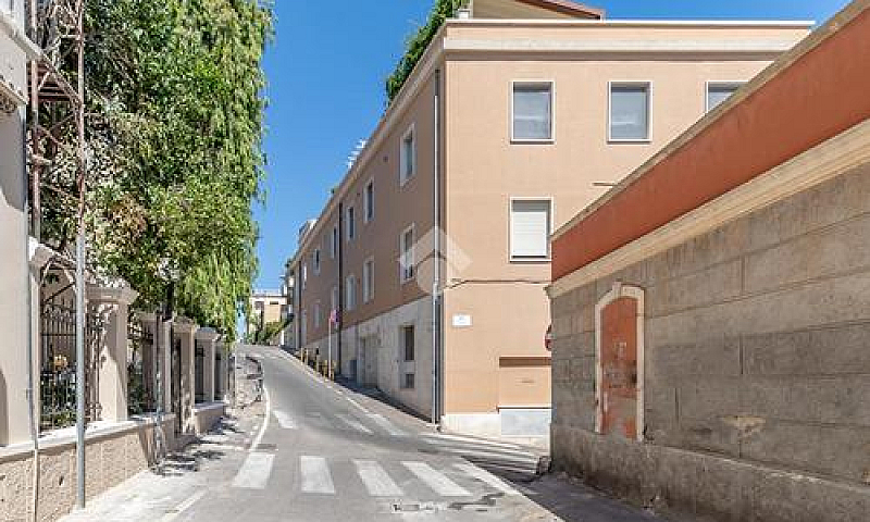4 Locali A Cagliari...